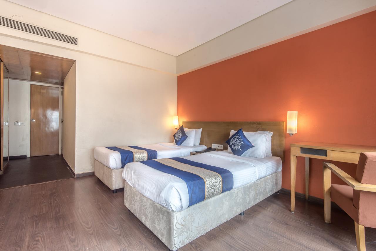 Oyo Flagship 584 Santacruz East Otel Mālād Dış mekan fotoğraf
